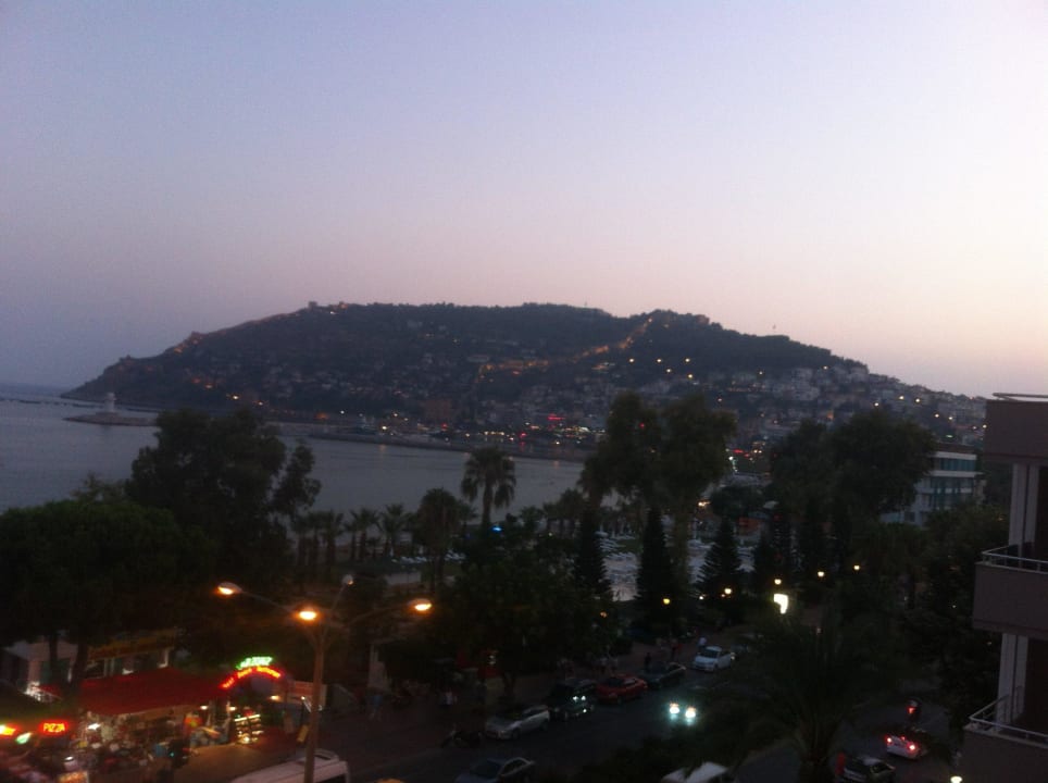 Schönes Abendessen Büyük Hotel