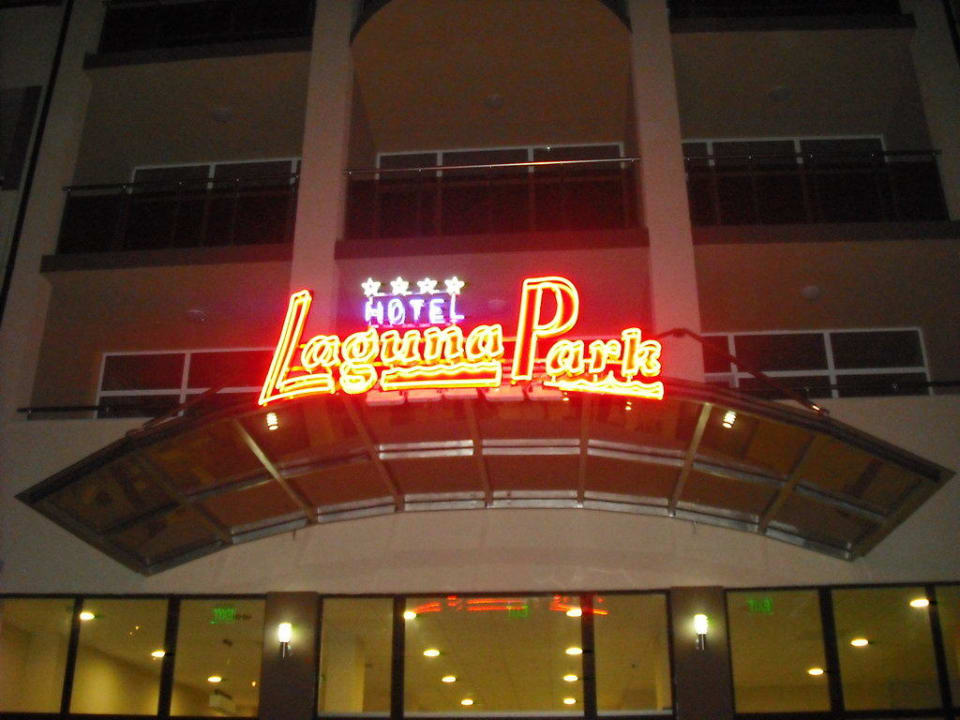 Hotel bei Nacht Hotel Laguna Park & Aqua Club
