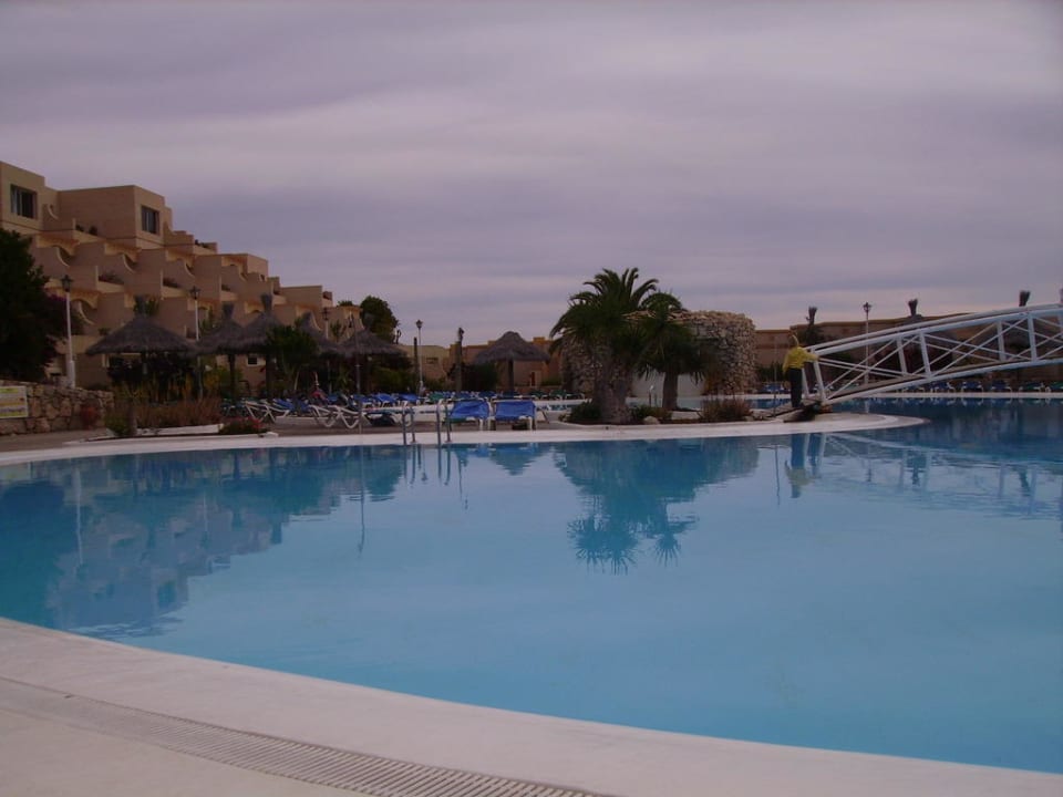 Schöner großer Pool zum ausspannen  SBH Monica Beach Resort