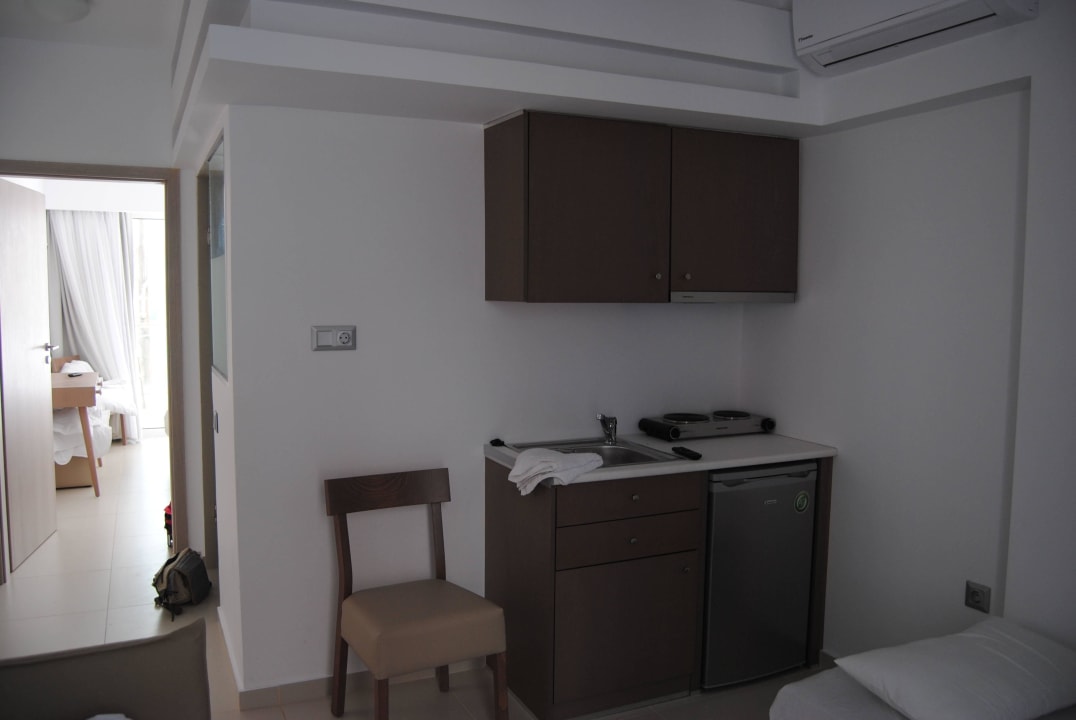 Mini-Küche mit Zustellbetten im Neubauteil Troulis Apart-Hotel