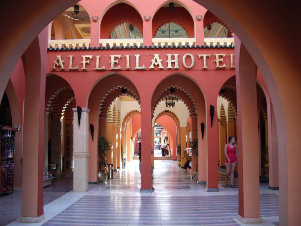 Eingang in das Hotel Pickalbatros Alf Leila Wa Leila Resort - Neverland Hurghada