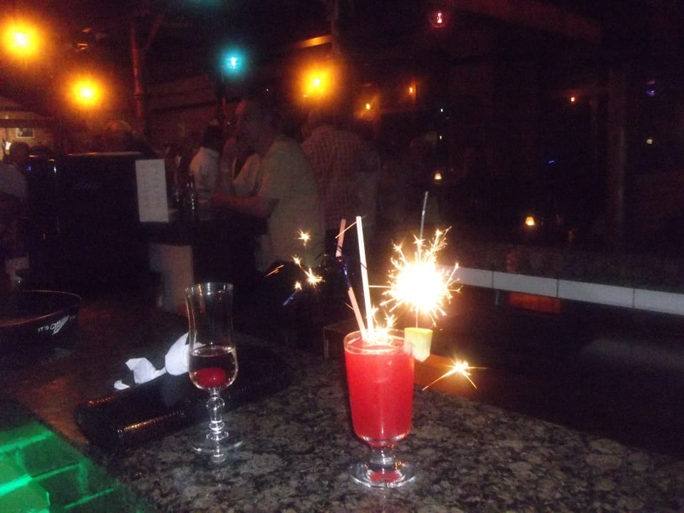 Leuchtendes Mixgetränk-Irish Bar Diamond Excellence Resort & Spa