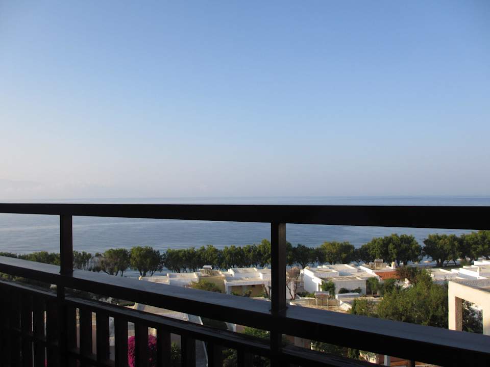 Ausblick von Balkonien Dimitra Beach Hotel & Suites