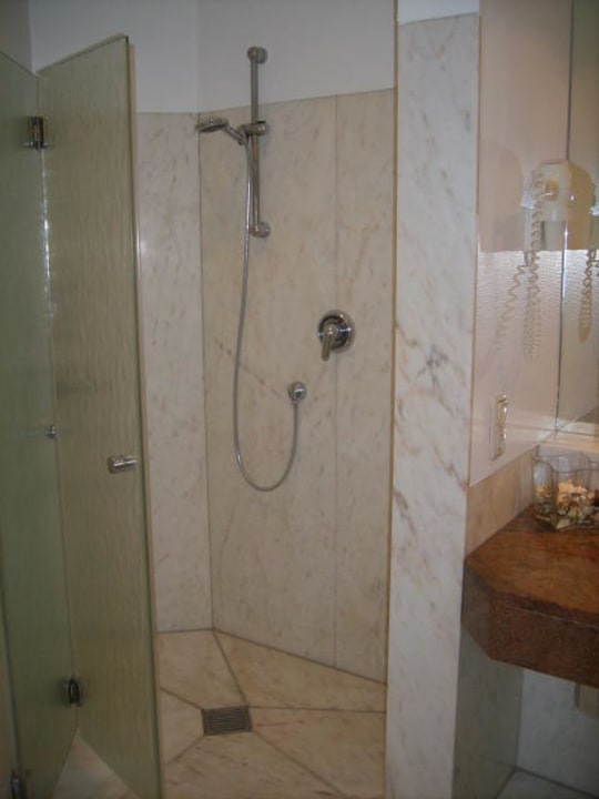 Dusche Juniorsuite Hotel Traube Rüdesheim