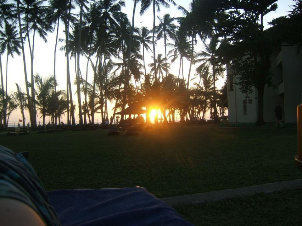 Bar bei Sonnenuntergang Mermaid Hotel & Club