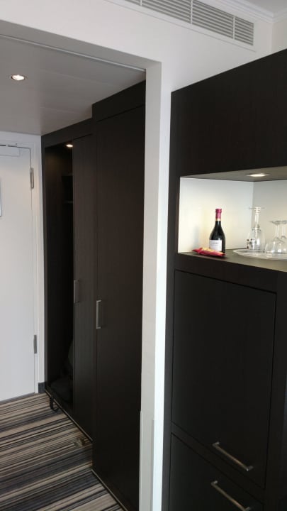 Bar und Schrank Dorint Hotel Esplanade Jena