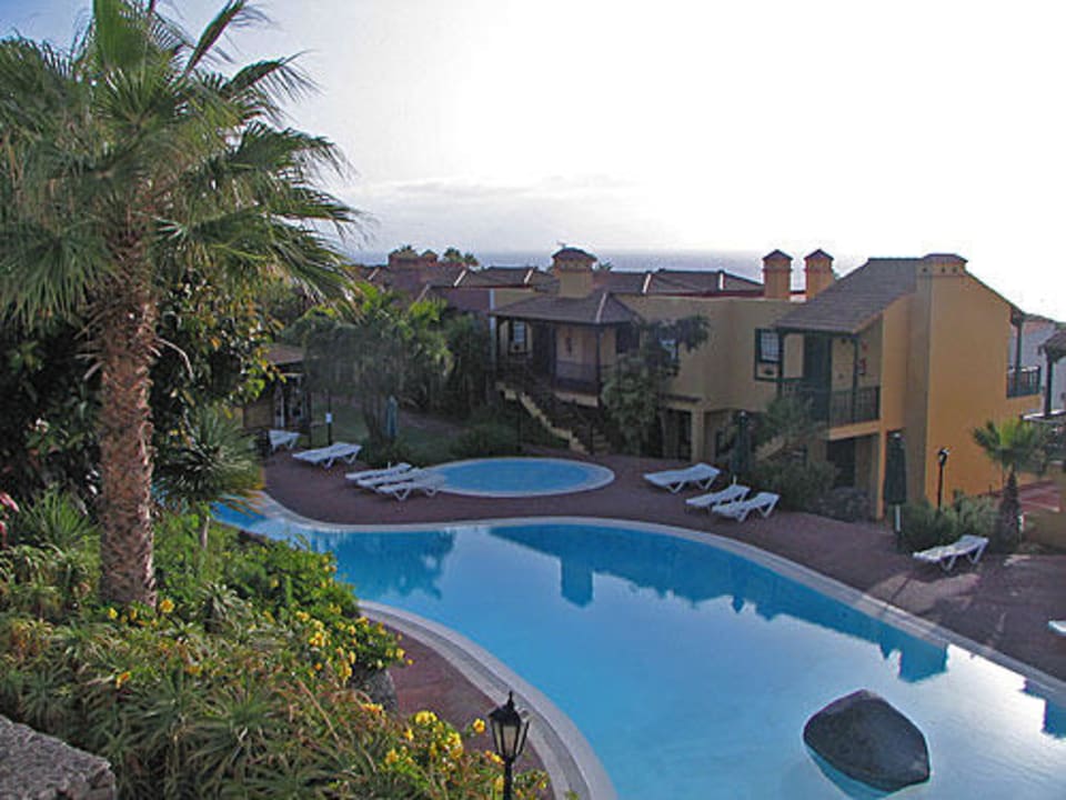 Pool und Appartements von außen Apartamentos Oasis San Antonio