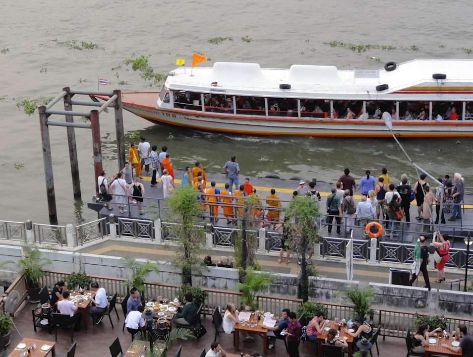 Blick vom Balkon auf die Anlegestelle Hotel Navalai River Resort