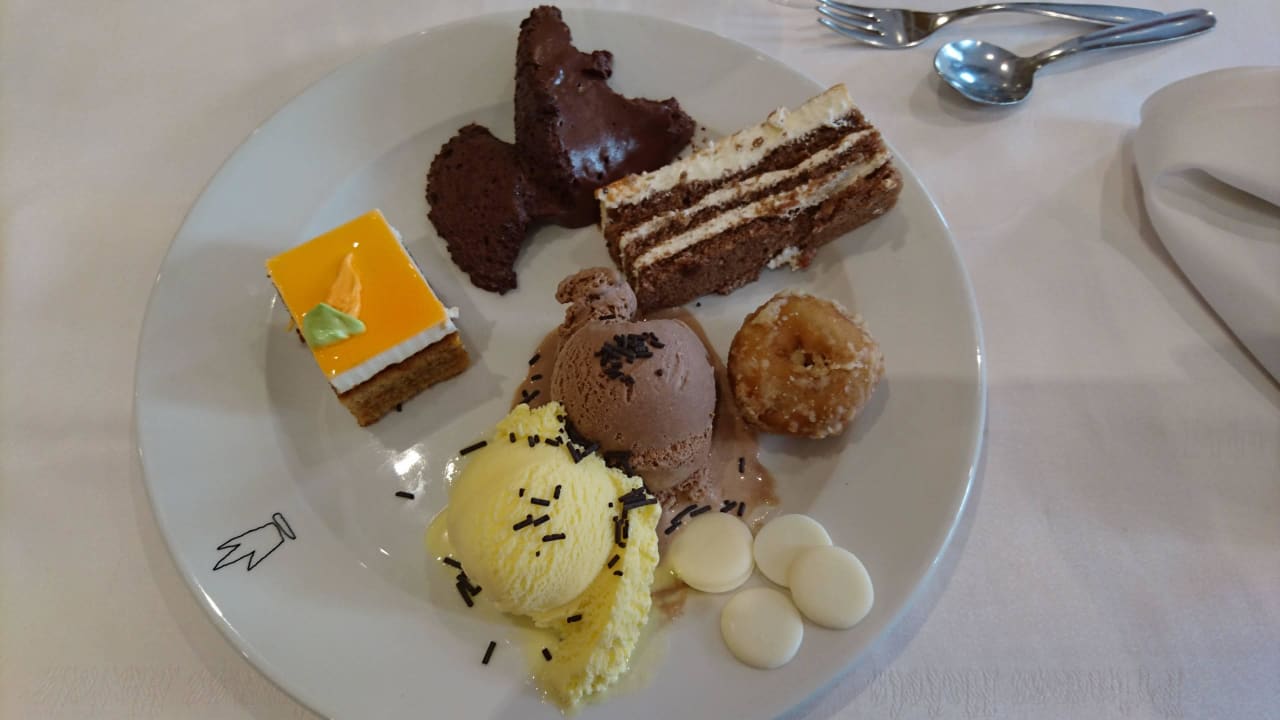 Verschiedene Desserts zur Auswahl Princess Inspire Tenerife