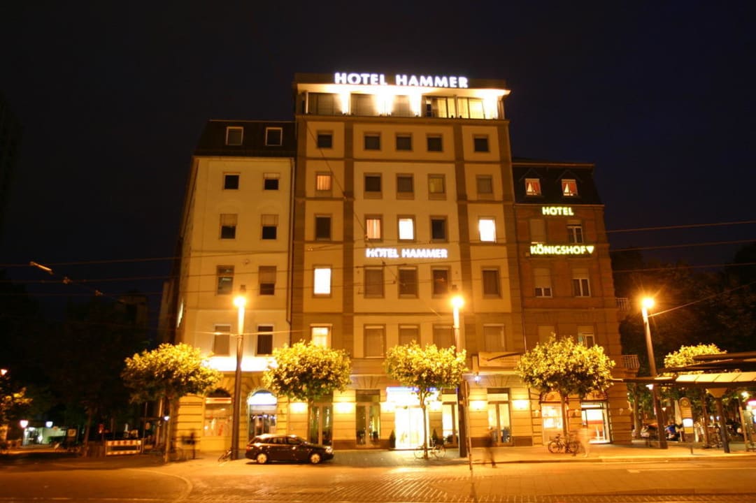 Außenfassade bei Nacht Hotel Hammer Mainz