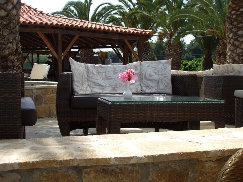 An der Poolbar Lagomandra Hotel & Spa