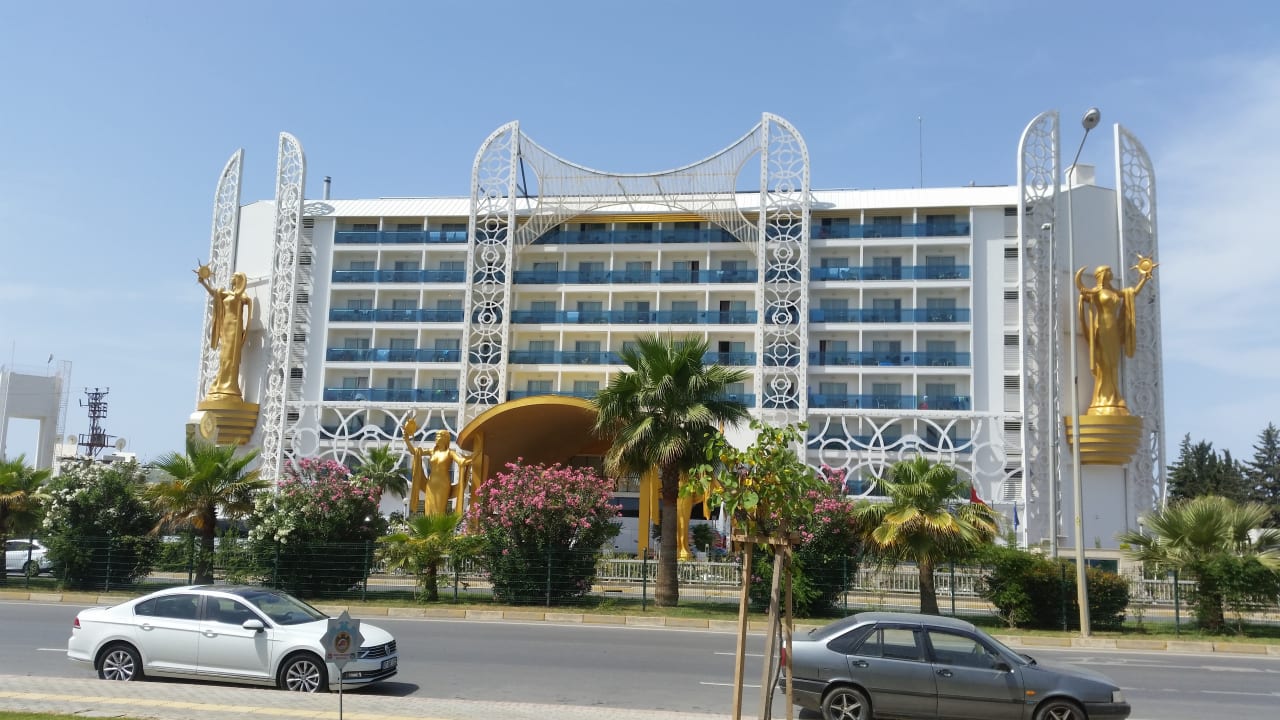 Außenansicht Azura Deluxe Resort & Spa Hotel