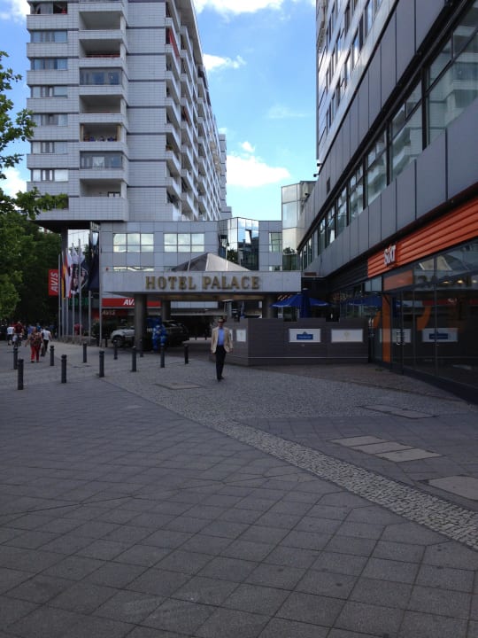 Hotelansicht vom Bahnhof Zoo aus Hotel Palace Berlin