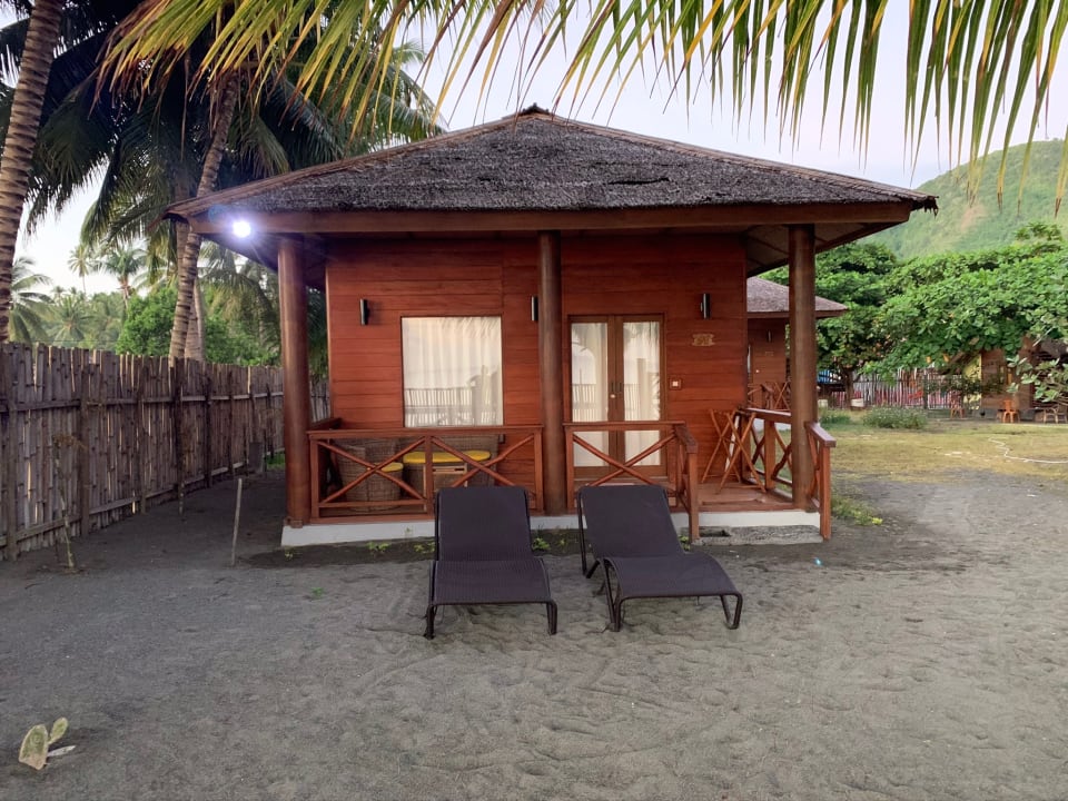 Außenansicht Tompotika Dive Lodge