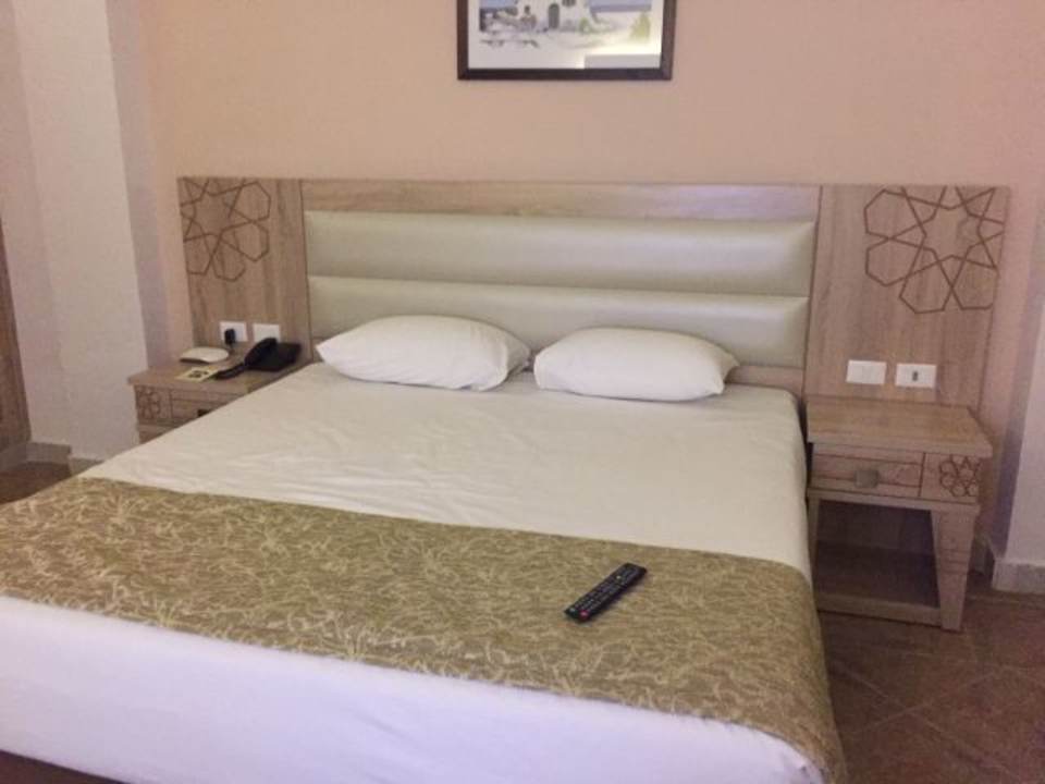 Modernes Boxspringbett Beach Albatros Resort