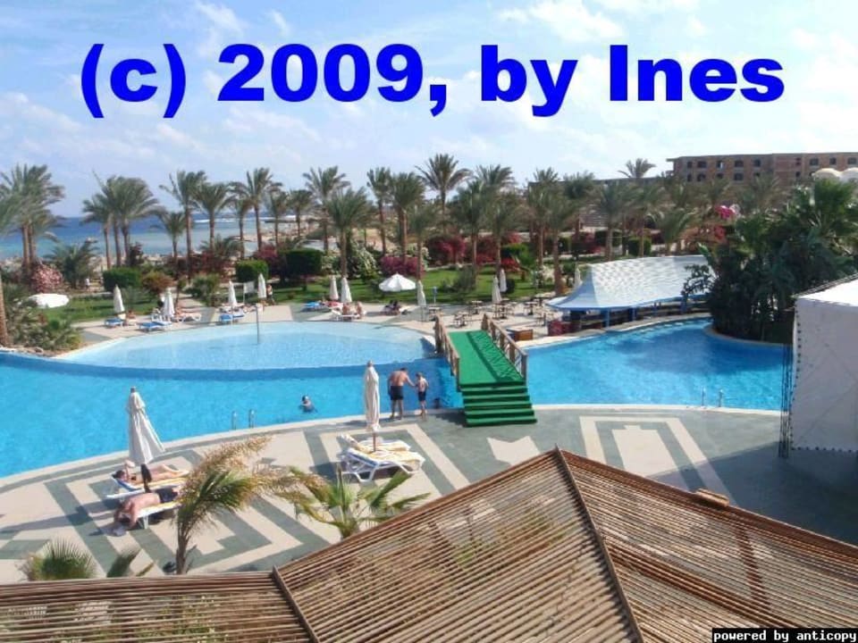 Blick auf den Pool Brayka Bay Resort