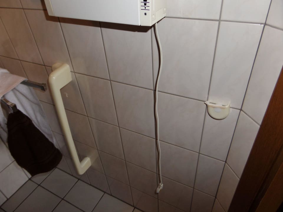 Defekter Handtuchhalter Gasthof zum Bären