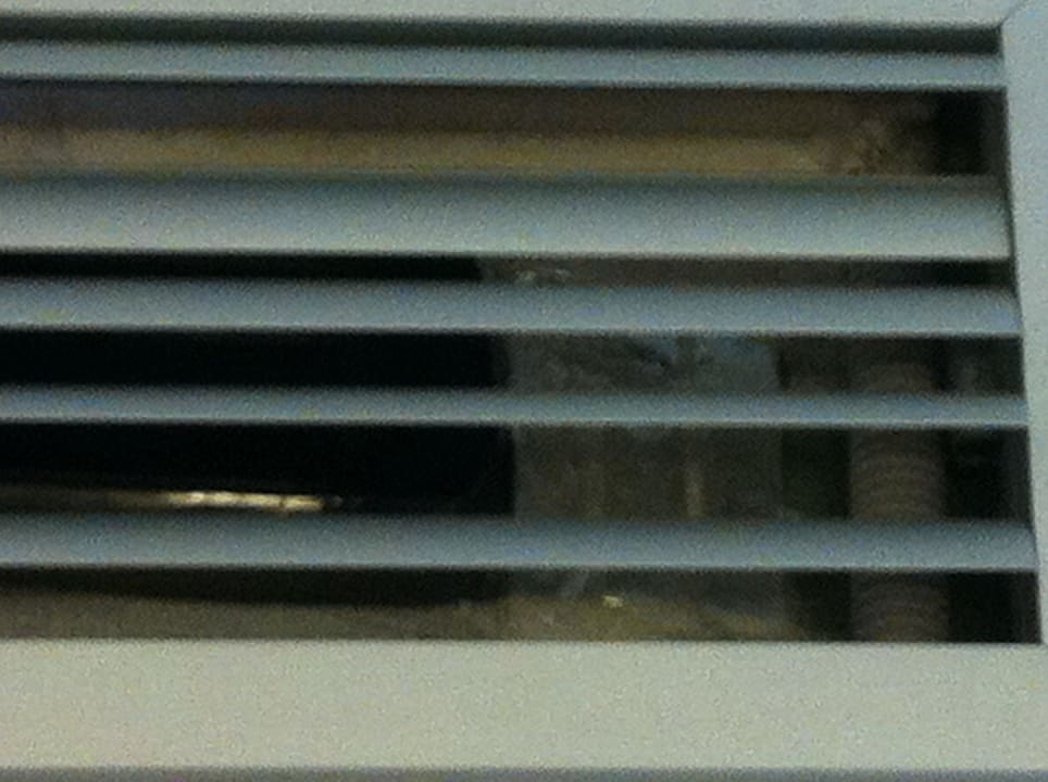 Spinnweben-Lametta schwebte aus der Klimaanlage MLL Mediterranean Bay - Adults only