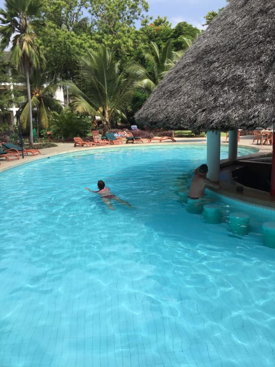 Pool Hotel Traveller's Club