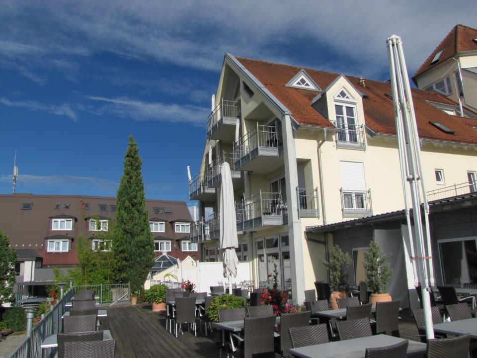 Alt- und Neubau Hotel Traube am See