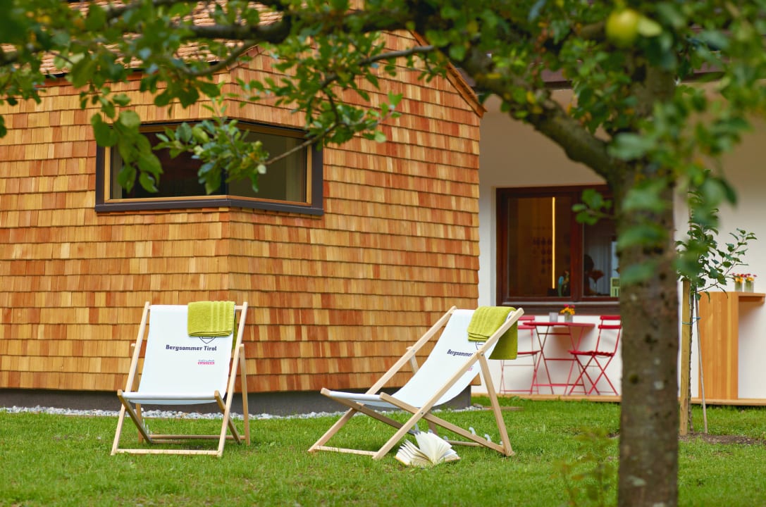 Garten mit Aussensauna Hotel Zur Schanz