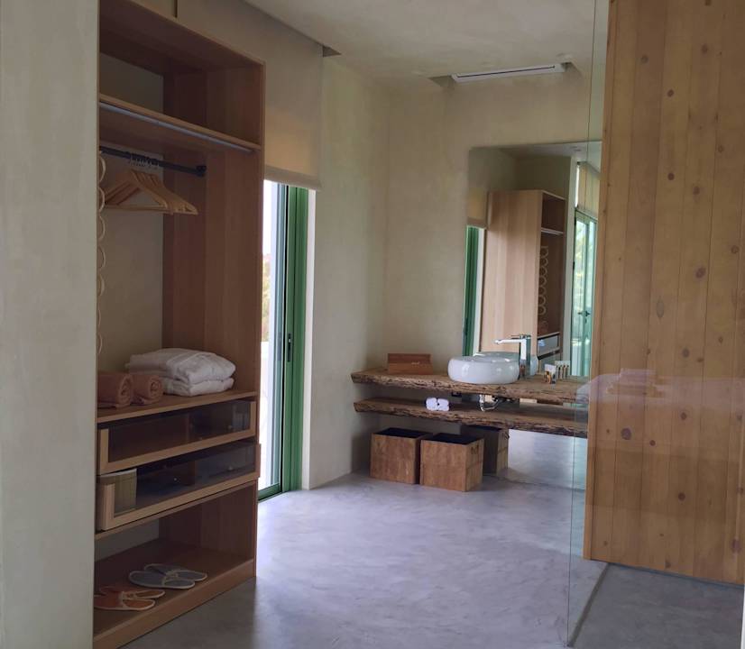 En-suite bathroom Mama La Roosa