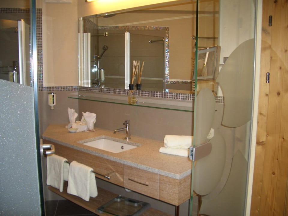 Blick ins Badezimmer! Hotel Alpin Spa Tuxerhof