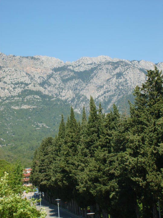 Ausblick vom Hotelzimmer auf das Taurusgebirge Hotel Kemer Dream