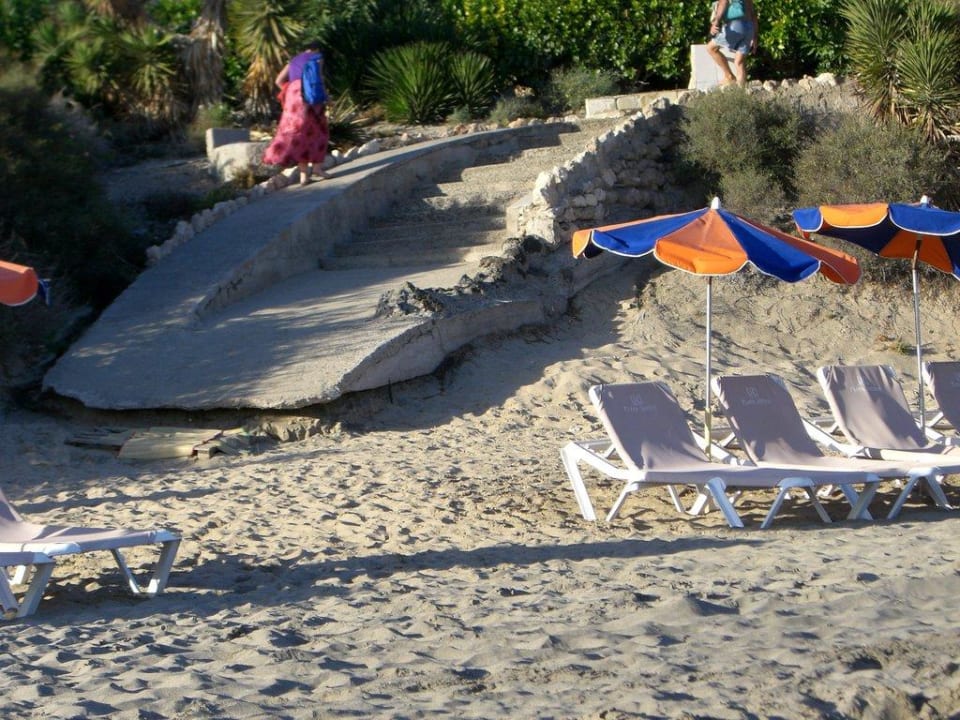 Vom Strand zum Hotel SBH Hotel Taro Beach