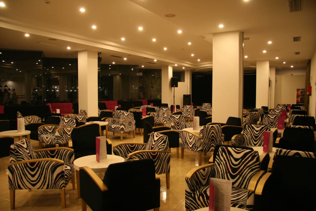 Bar wieczorem Hotel Cala Millor Garden - Adults only