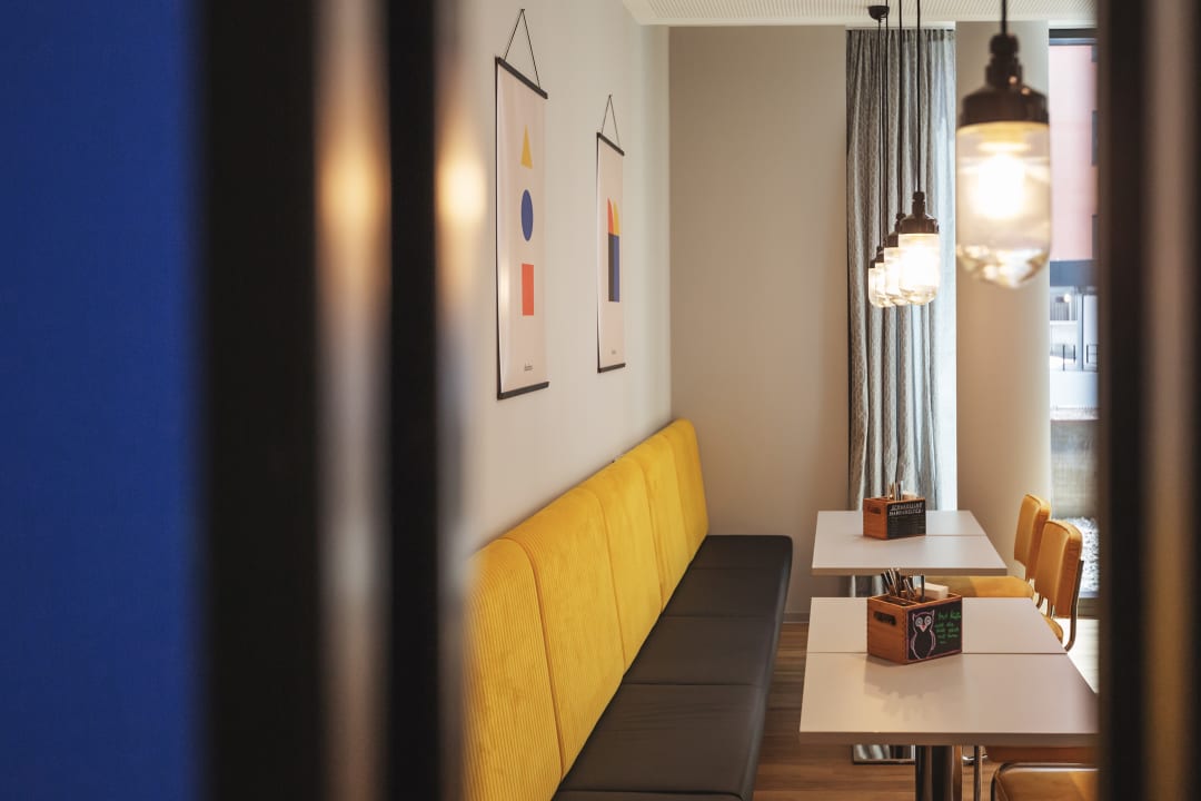 Gastro Holiday Inn - the niu, Form Stuttgart Feuerbach