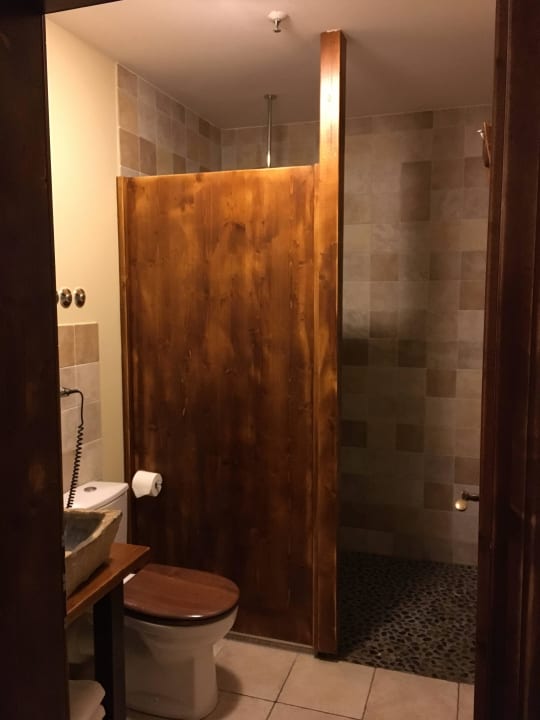 Bad mit Regendusche+WC+tolles Steinwaschbecken Tropical Islands Resort