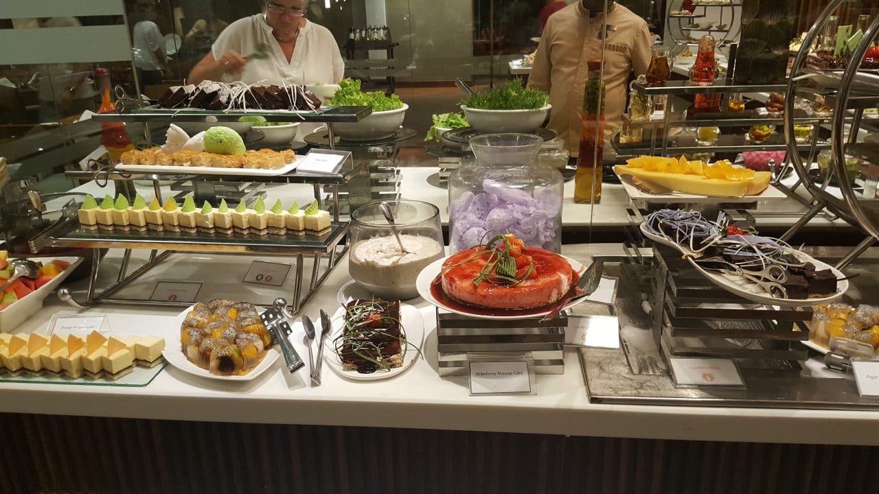 Gastro Royal Palms Beach Hotel