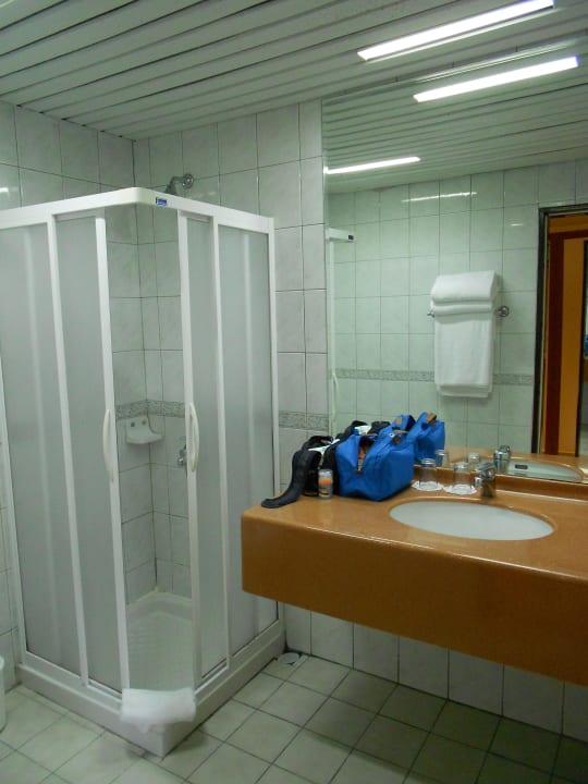 Bad unseres Familienzimmers Kustur Club Holiday Village