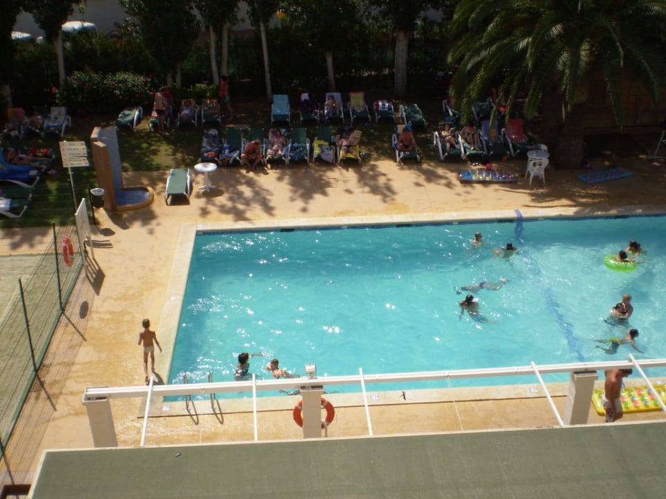 Blick vom Zimmer auf den Pool Globales Playa Santa Ponsa