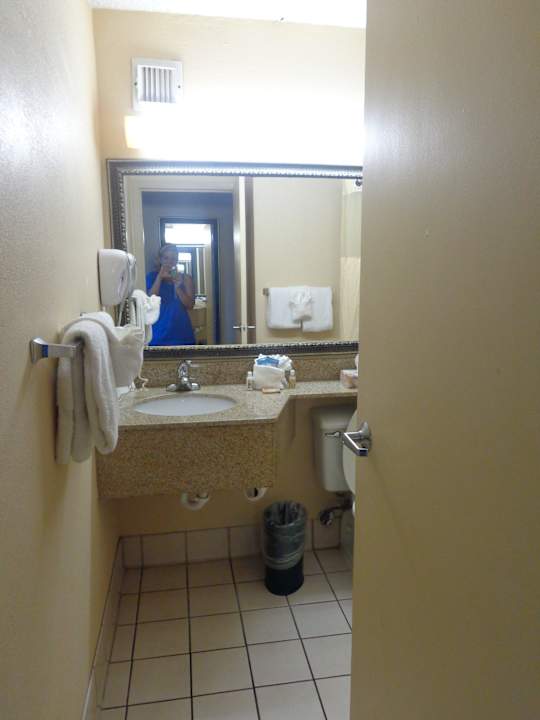 Badezimmer Hotel Holiday Isle Oceanfront Resort