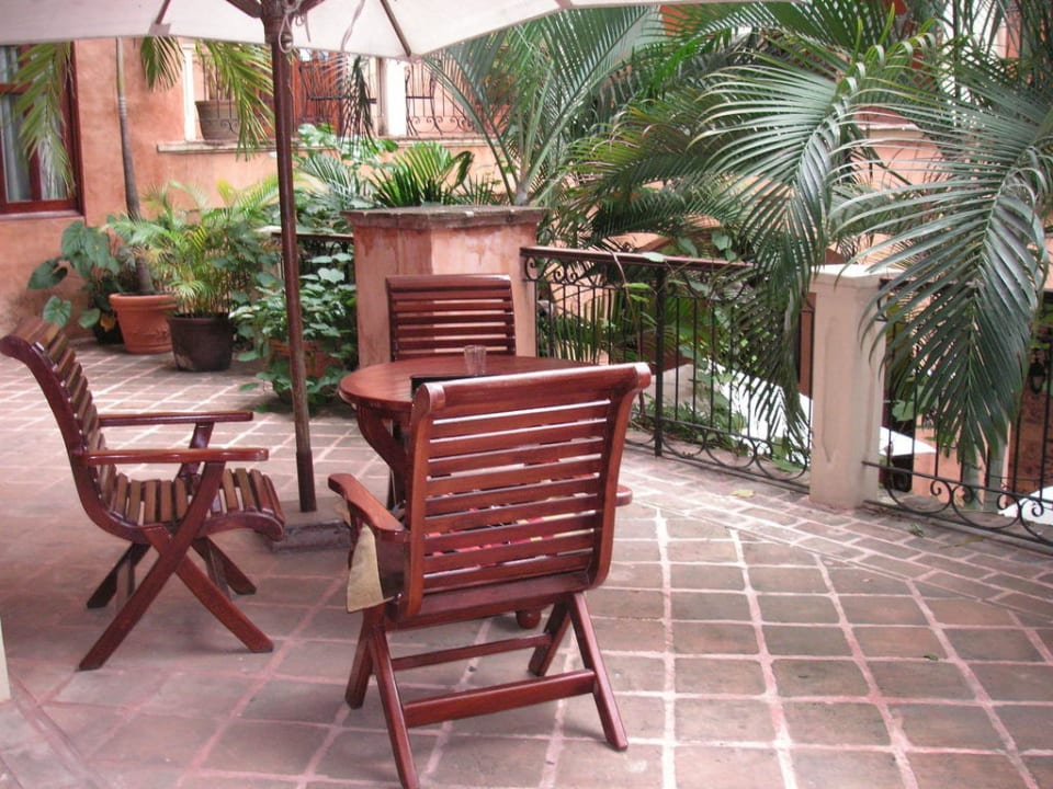 Sitzgruppe vor den Zimmern Boutique Hotel Palacio