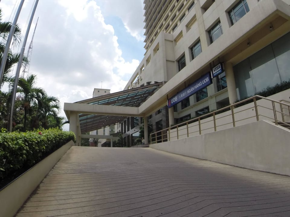 Entrée Hotel Sofitel Plaza