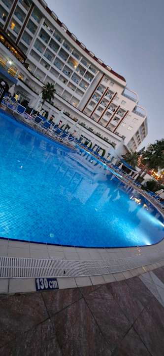 Pool Side Prenses Resort & Spa