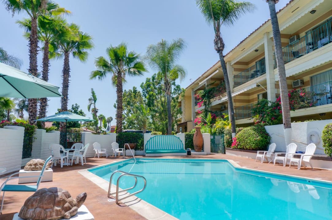 Pool Hotel Pepper Tree