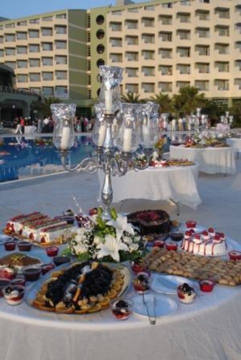 Galadinner am Pool VONRESORT Golden Coast