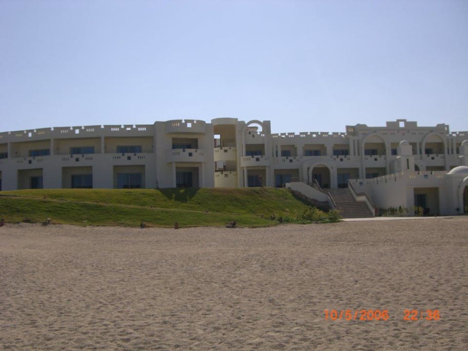 Hotel vom Meer aus betrachtet Coral Sun Beach
