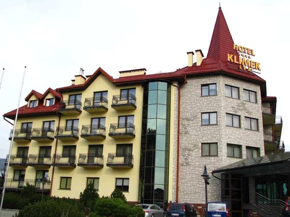 Widok hotelu od strony parkingu Hotel Klimek Spa