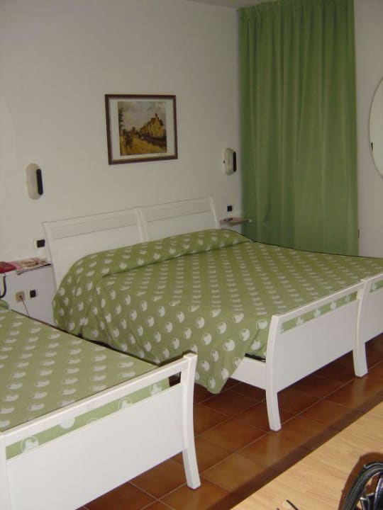Apartment Zimmer (3 Bett) Hotel Falcone