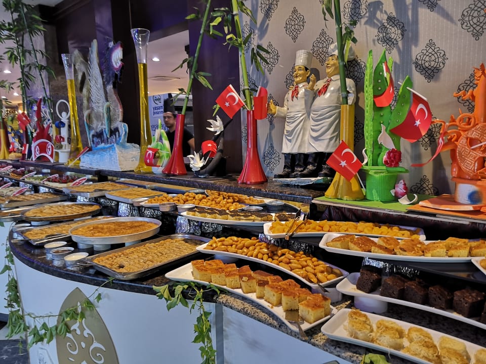 Gastro Side Royal Paradise Hotel