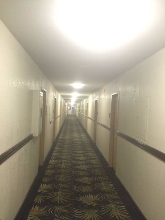 Flur Hotel Days Inn Palm Springs