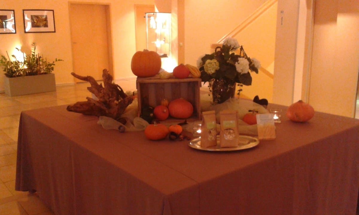 Herbstdekoration im Eingangsbereich Hotel Bayern Vital