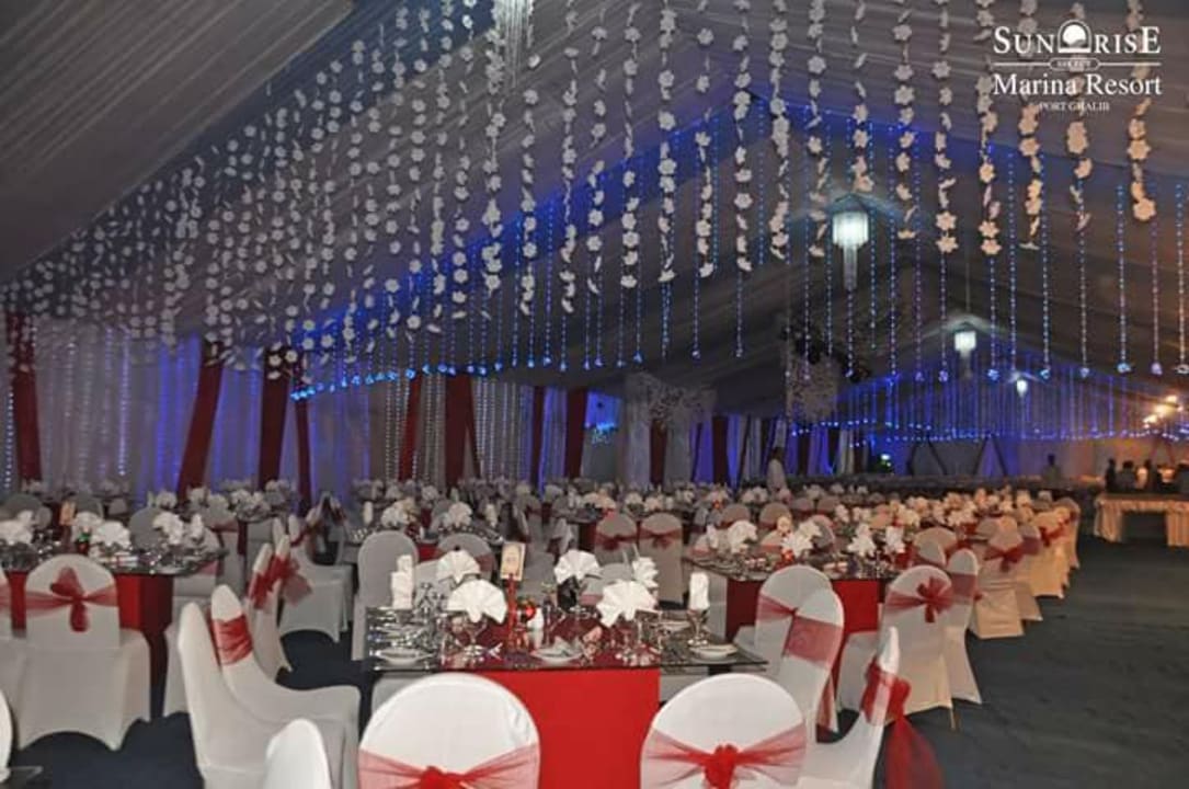 Festlich geschmücktes Zelt für das Weihnachtsdinner  Marina Resort Port Ghalib, a member of Radisson Individuals
