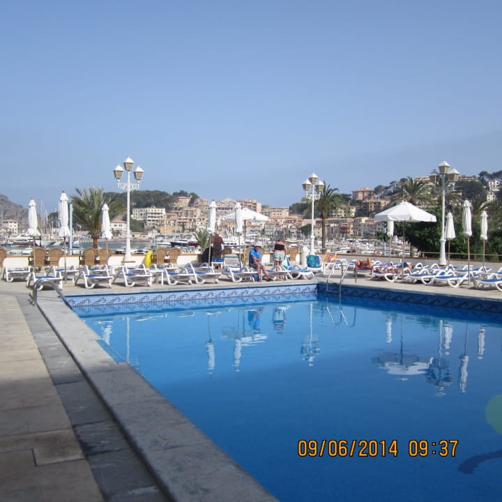 Swimmingpool und Liegen Hotel Eden Soller