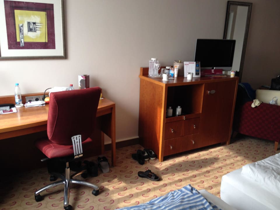 TV und Bürotisch Crowne Plaza ® Hamburg - City Alster